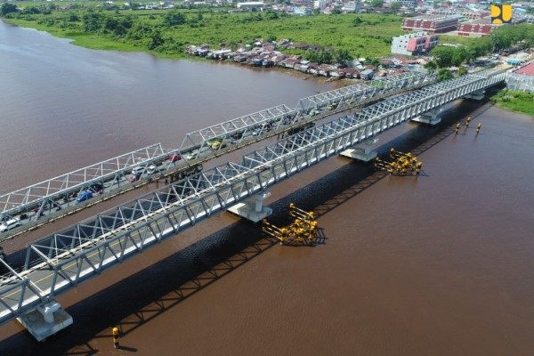 Jembatan Penyeberangan Pontianak di Kalimantan Barat